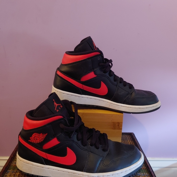 Nike Jordan's - Picture 2 of 10